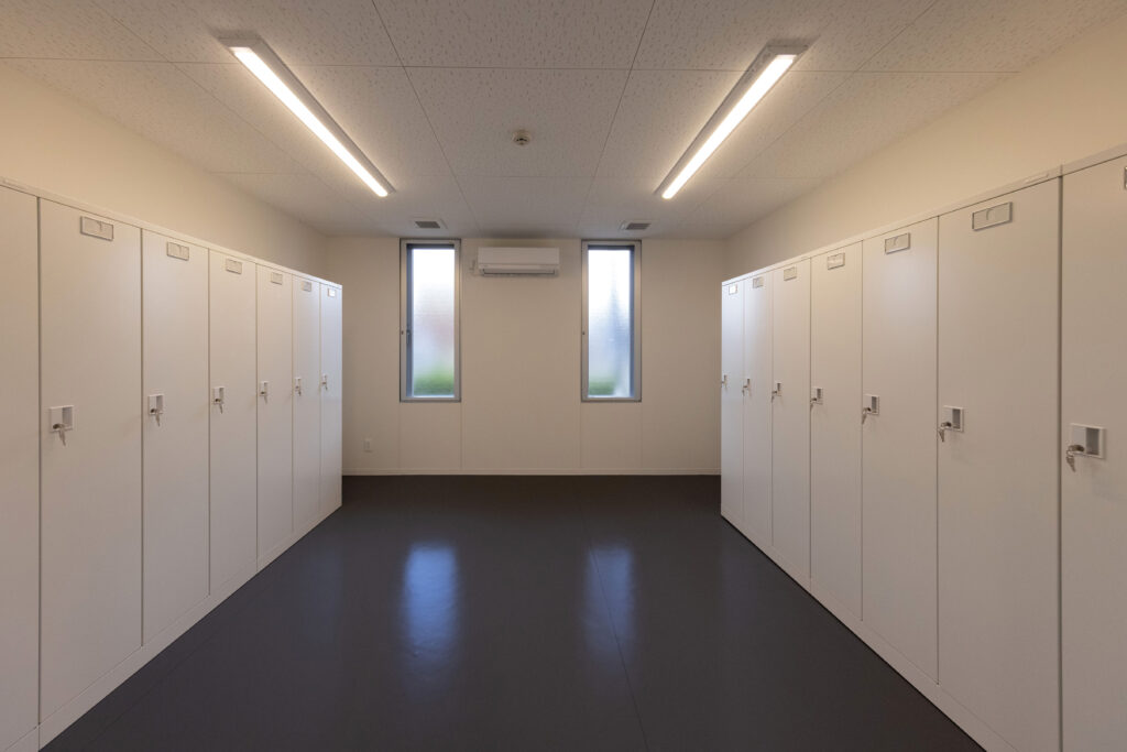 P0809_KEM_220831_1458更衣室男